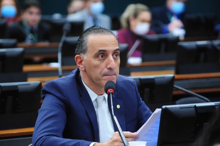 Comissão aprova projeto que amplia transparência em contratações públicas