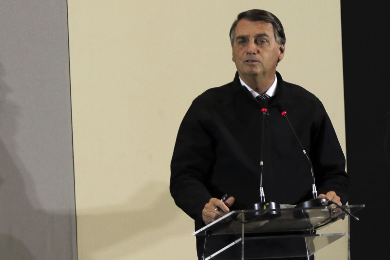 Bolsonaro promete manter zerados impostos federais de combustíveis