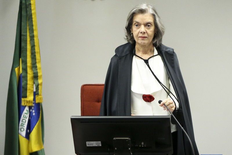 Cármen Lúcia toma posse como ministra efetiva do TSE