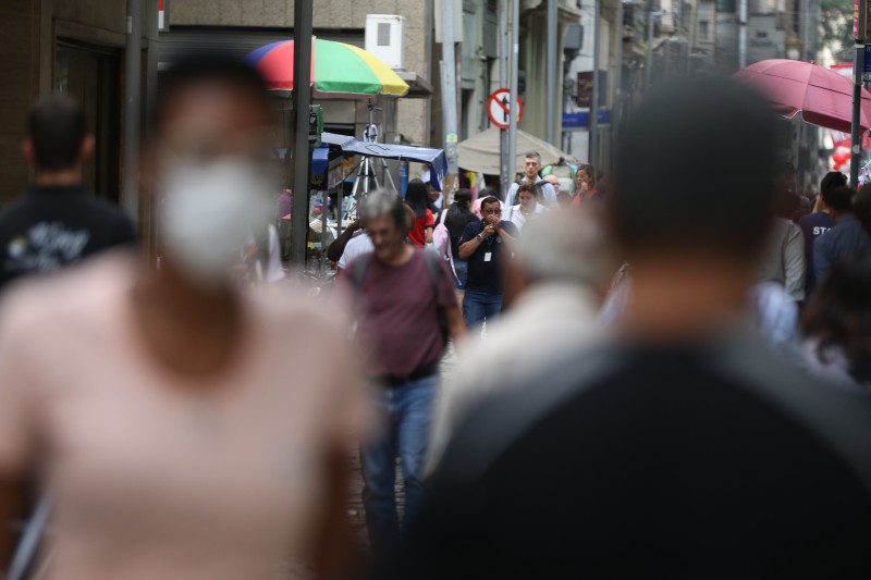 Brasil registra 157 mortes e 21 mil casos de covid-19 em 24 horas