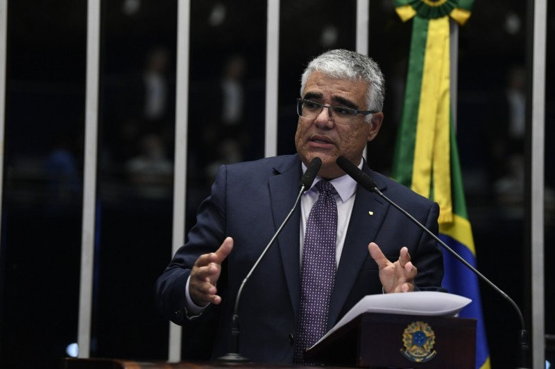 Girão comemora aprovação de requerimento para ouvir Alexandre de Moraes sobre fake news