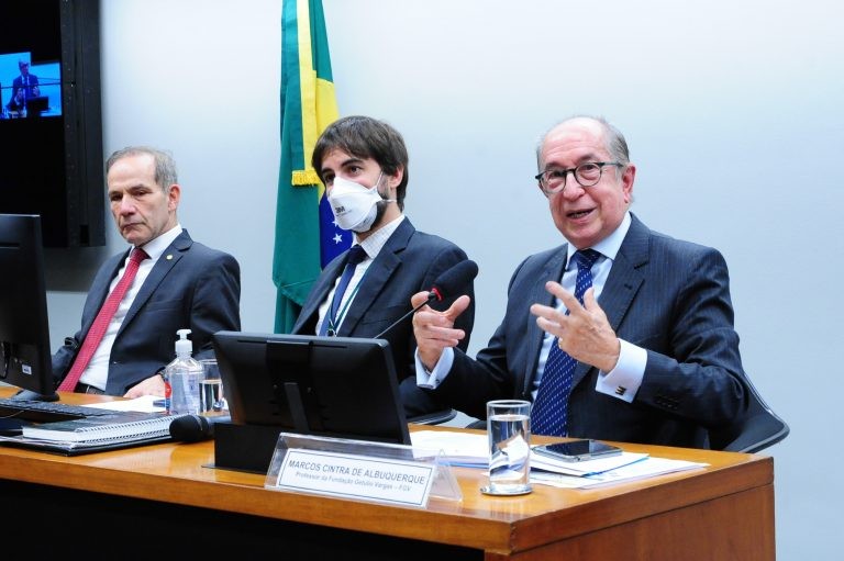 Economistas divergem sobre modelo que prevê tributação do consumo na ponta