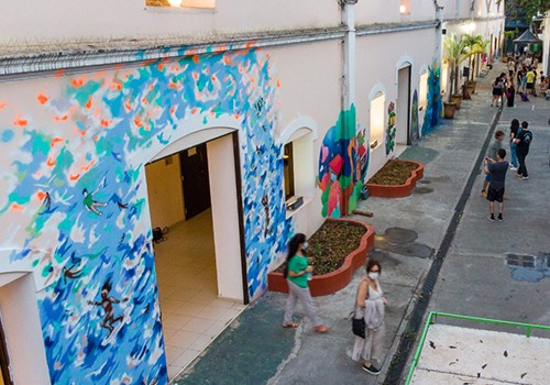 Espaço em São Paulo recebe intervenções artísticas luminosas