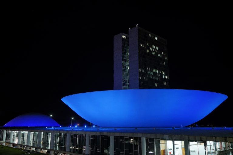Congresso recebe projeção e iluminação azul nesta quarta pelo Dia Mundial do Refugiado