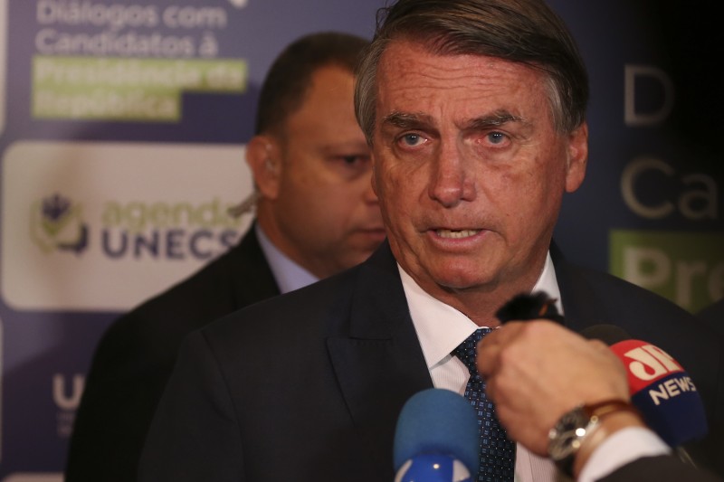 Bolsonaro diz que reajustará salário de servidores em 2023