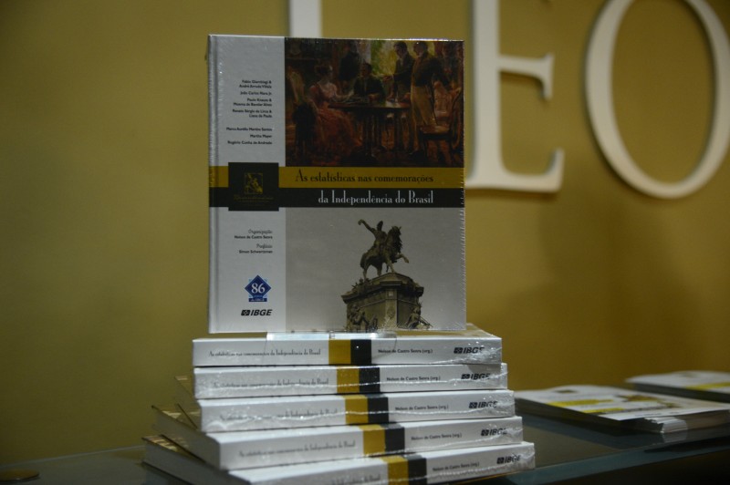 Livro reúne artigos sobre a produção estatística do país