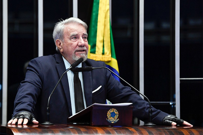 Guaracy Silveira homenageia Siqueira Campos, ex-governador de Tocantins