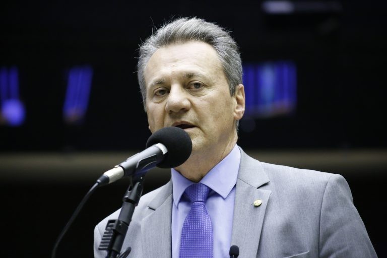 Câmara aprova projeto que cria loterias para financiar saúde e turismo; acompanhe