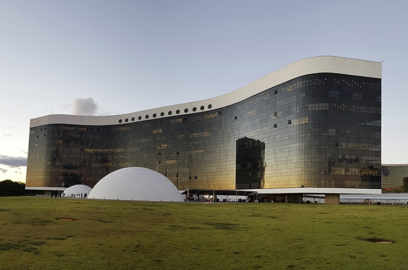 TSE proíbe porte de armas nos locais de votação