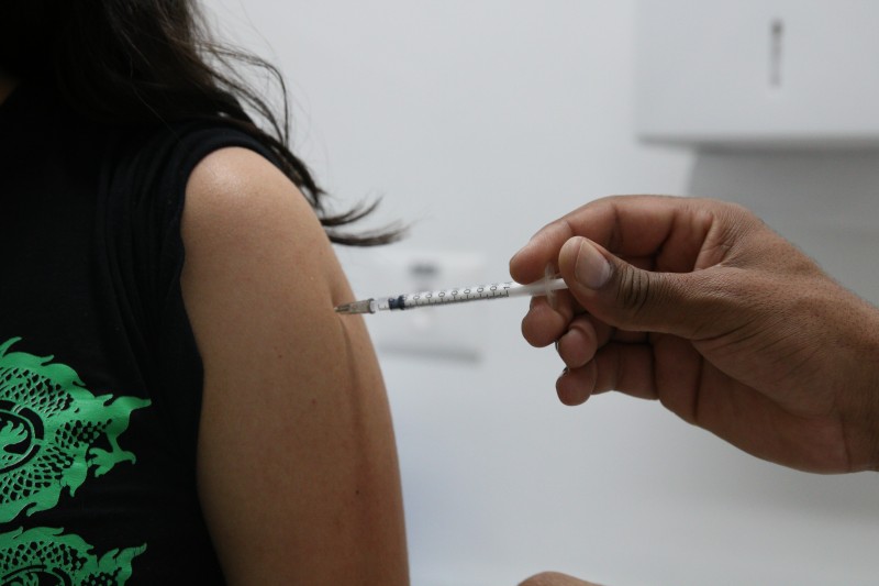 Covid-19: Brasil registra 182 mortes e 14,8 mil casos em 24h