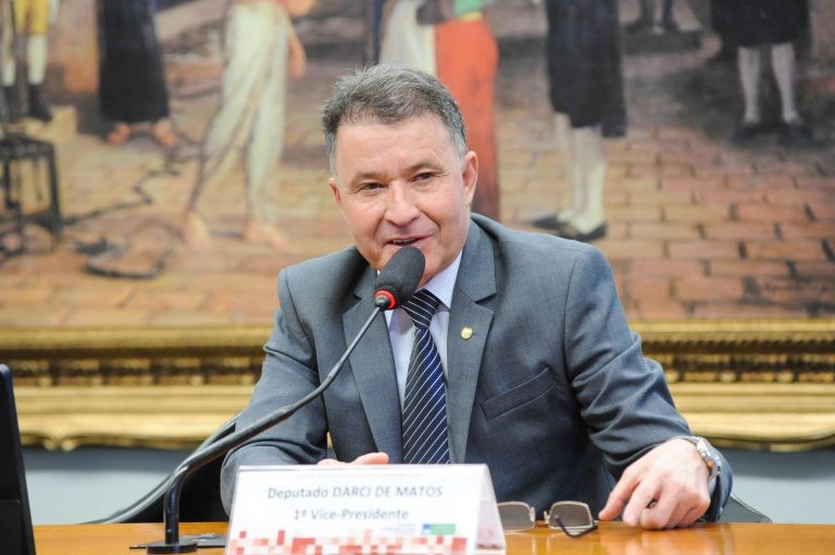 Projeto cria programa de complementação salarial para pagamento de piso da enfermagem