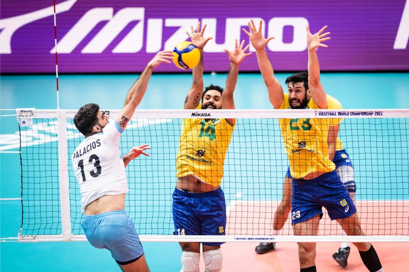 Brasil despacha Argentina e se classifica à semi do Mundial de Vôlei