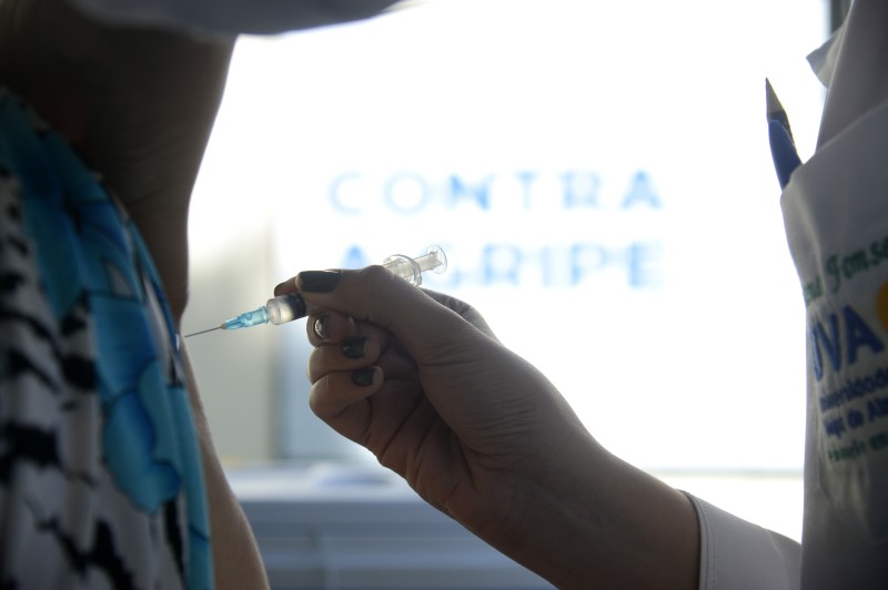 Covid-19: Brasil notifica 140 óbitos e 71,9 mil casos em 24 horas