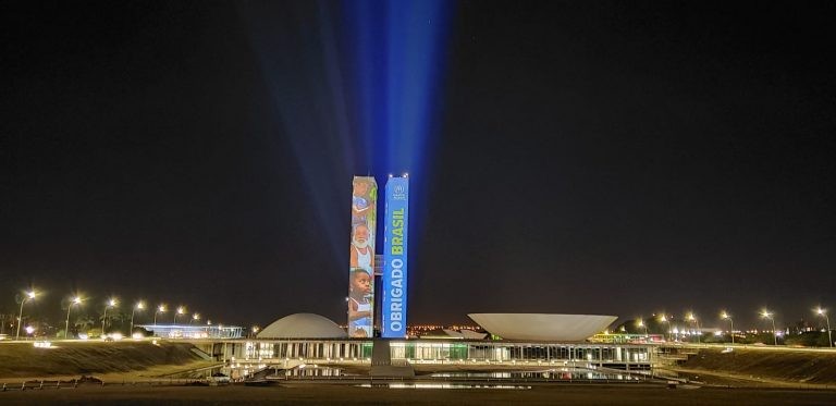 Congresso recebe projeção e iluminação azul pelo Dia Mundial do Refugiado