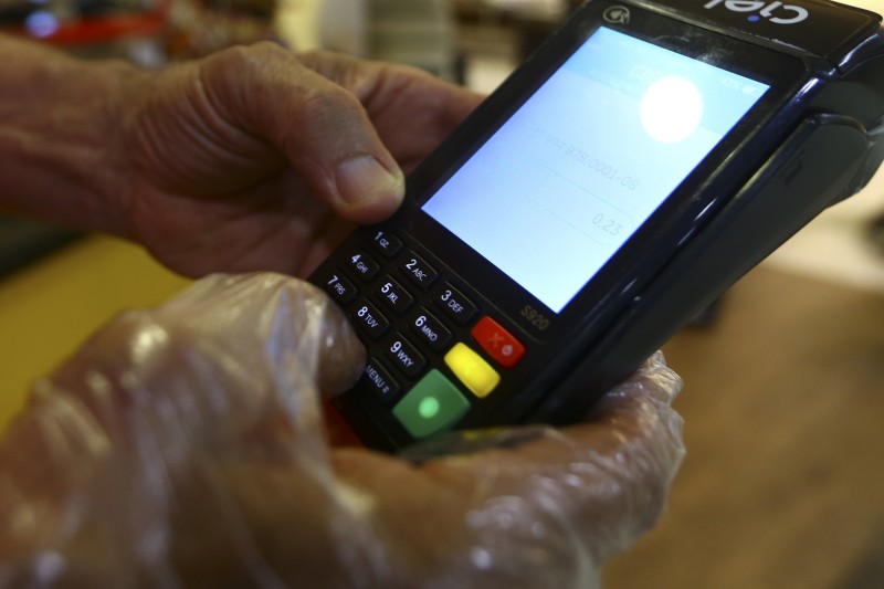 BC estabelece limite de cobrança de taxas nas máquinas de cartão