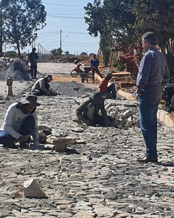 Finalizada a licitação para calçamento de dezenas de ruas no bairro Cidade de Deus
