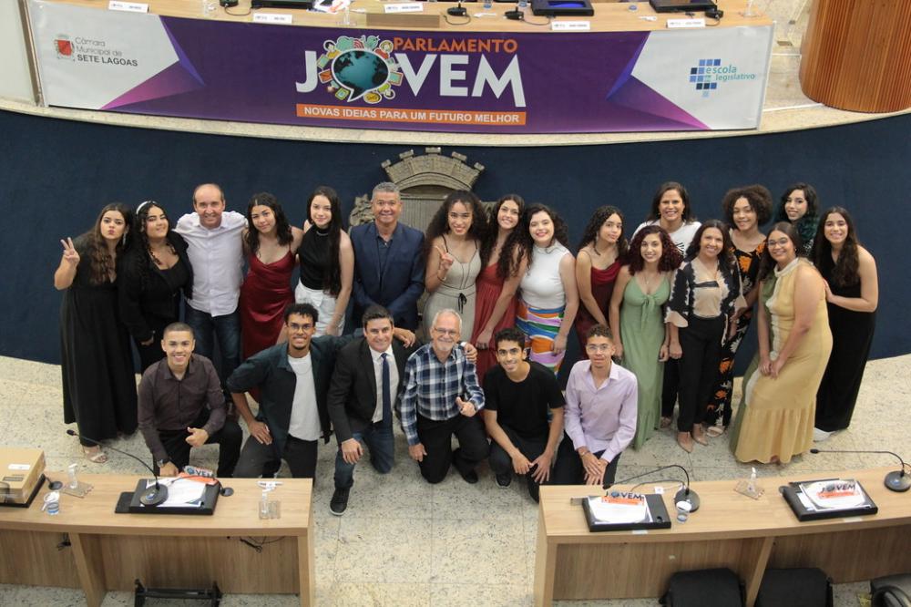 Câmara Municipal finaliza, com muita emoção, terceira edição do Parlamento Jovem