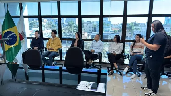 Servidores que passaram em concurso realizado na gestão do vereador Caio Valace são recepcionados na Câmara