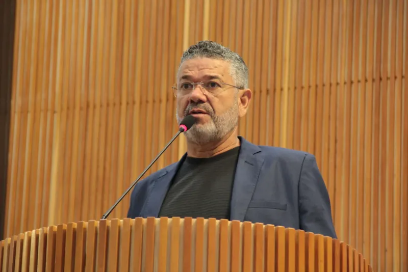 Vereador Caio Valace defende saúde mental dos servidores, fortalecimento do esporte e valorização da Exposete em plenária da Câmara