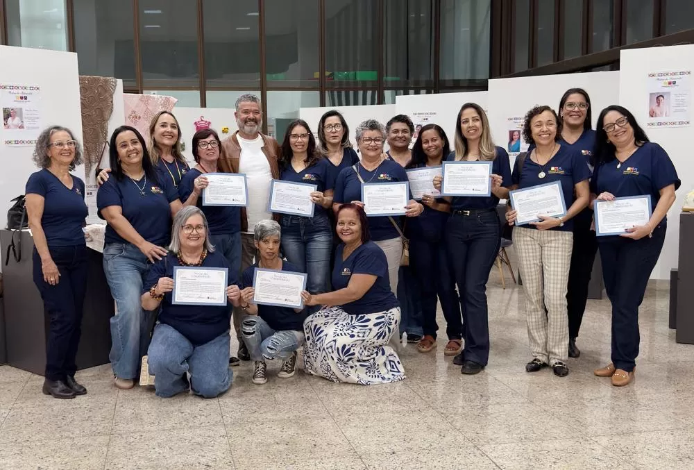 Vereador Caio Valace homenageia artesãs da Associação Coração de Minas com Moções de Congratulação