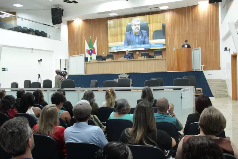 Vereador Caio Valace homenageia Conselho Municipal de Educação em Sessão Solene