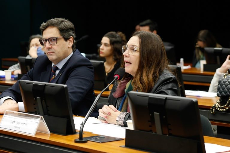 Comissão debate com especialistas proposta que altera o sistema tributário nacional