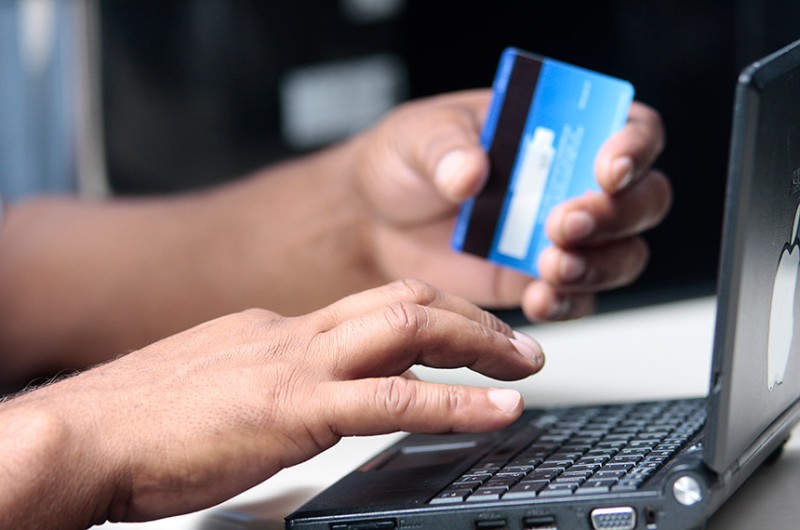 Projeto obriga comerciante que atua na internet a oferecer SAC