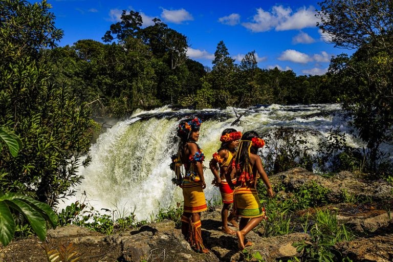 Comissão debate culturas e resistências dos povos indígenas