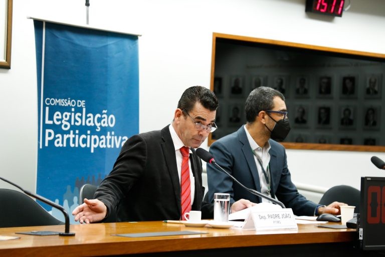 Excesso de burocracia dificulta regularização, alegam pescadores artesanais