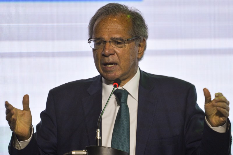 Brasil crescerá entre 3% e 4% nos próximos anos, diz ministro