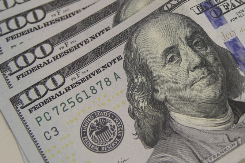 Dólar sobe para R$ 5,26 e fecha no maior valor desde fevereiro