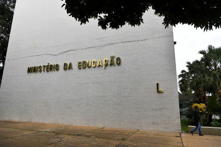 Comissão convoca ministro da Educação para esclarecer denúncias relativas à gestão de Milton Ribeiro