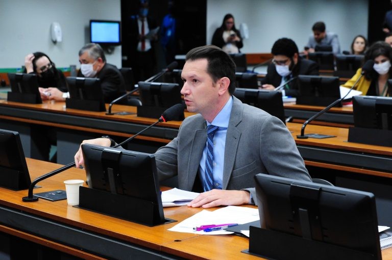 CCJ aprova desconto em remuneração de agente público processado por improbidade administrativa