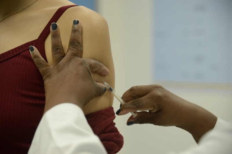 Covid-19: Brasil registra 291 óbitos e 75,1 mil casos em 24 horas