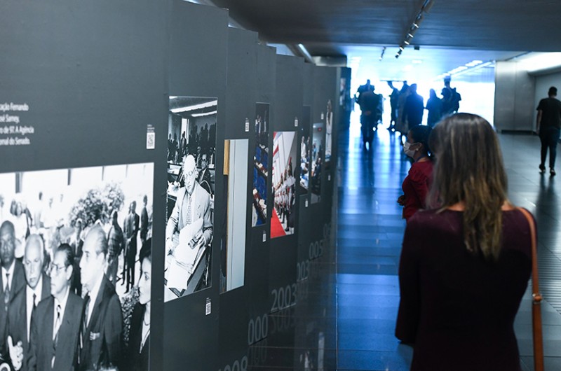 Agência e Rádio Senado celebram 25 anos com exposição de fotos e áudios