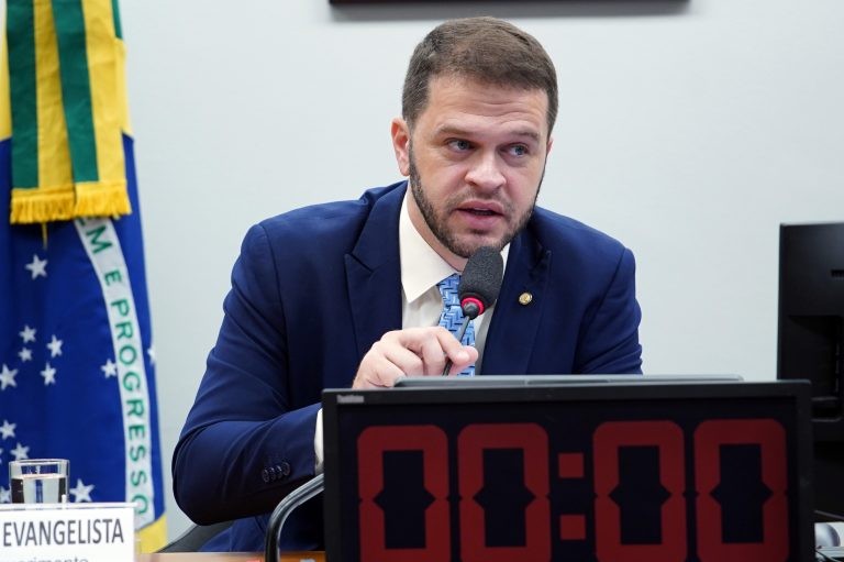 Comissão debate situação de obras paralisadas em rodovia federal de Minas Gerais