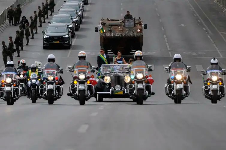 O presidente da República, Jair Bolsonaro e a Primeira-dama do Brasil, Michelle Bolsonaro, participam do Desfile cívico-militar de 7 de Setembro de 2022 e comemoração do Bicentenário da Independência do Brasil -Marcello Casal JrAgência Brasil