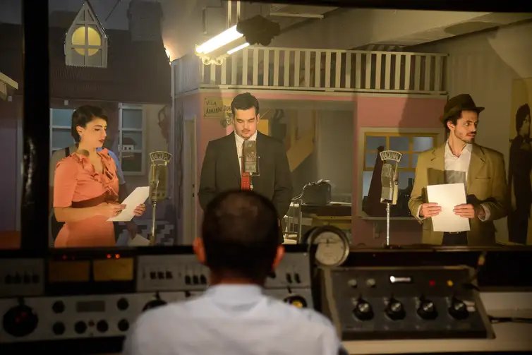 O Museu do Rádio gravou cenas da primeira radionovela do Brasil.