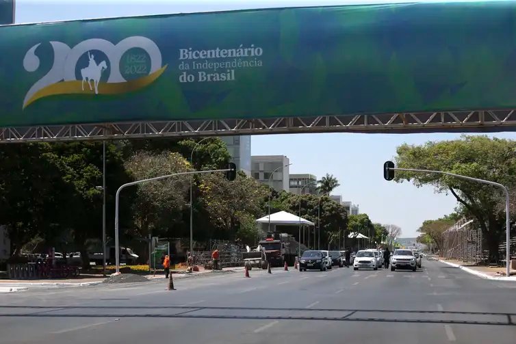 Na segunda-feira, a Esplanada dos Ministérios começou a se preparar para o desfile cívico-militar de 7 de Setembro -José Cruz/Agência Brasil