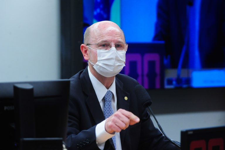 Bohn Gass criticou o aumento da jornada do aprendiz de 6 para 8 horas