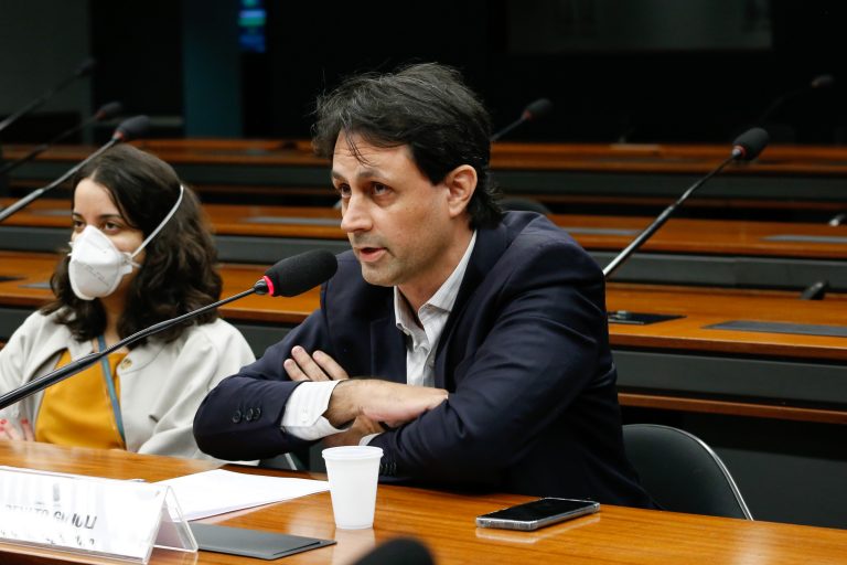 Gilioli defendeu oferecer bolsas integrais para pessoas de baixa renda