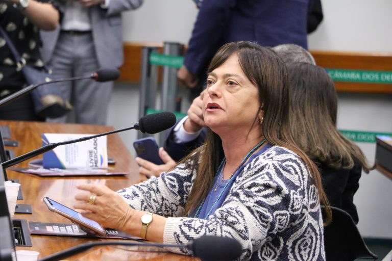 Alice Portugal: medicamento não é mercadoria
