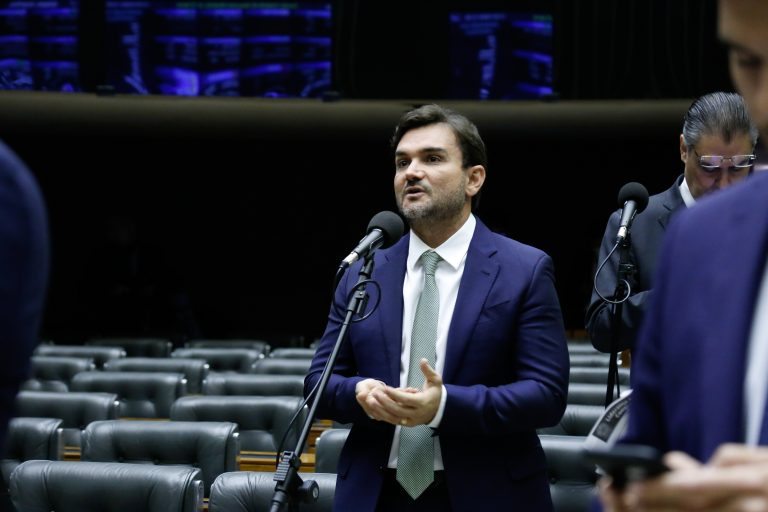 Celso Sabino negou que as emendas de relator sejam secretas