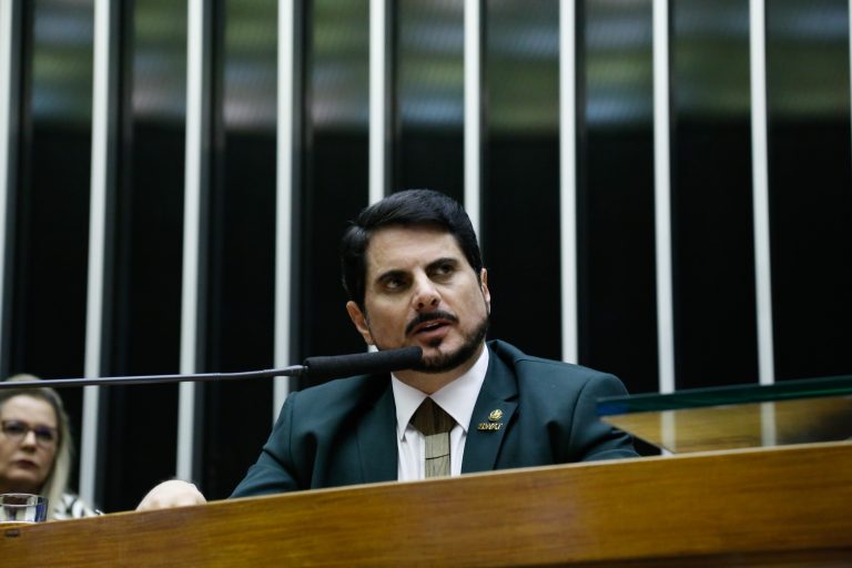 Marcos do Val exigiu que os quantitativos sejam discriminados por carreira