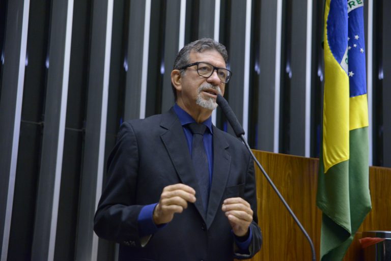 Deputado Afonso Florence, líder da Minoria no Congresso