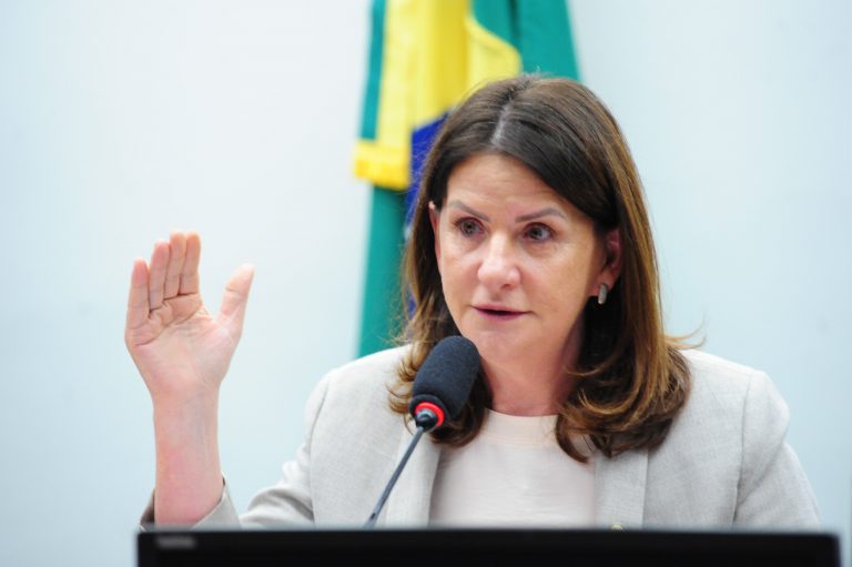 Carmen Zanotto: faltam dipirona, antibióticos e contraste para exames