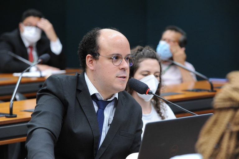Pedro Vasconcelos: número de crianças com fome no Brasil dobrou na pandemia