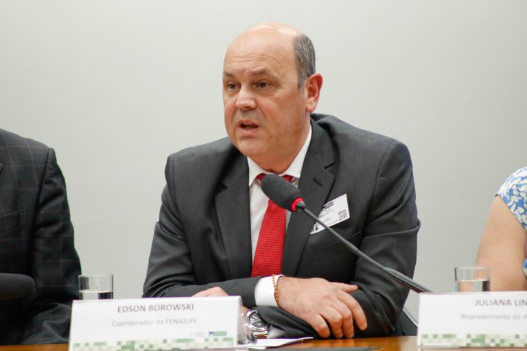 Edson Borowski lembrou casos recentes como os incêndios em prédios da justiça eleitoral na Bolívia