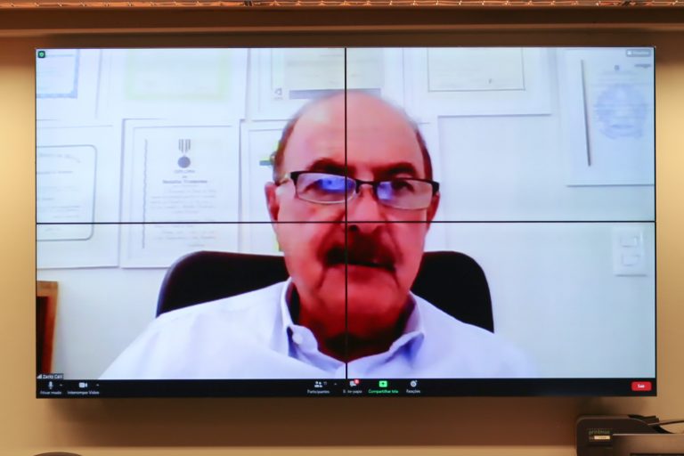Zacharias Calil lamentou o não oferecimento pelo SUS da vacina contra herpes zóster