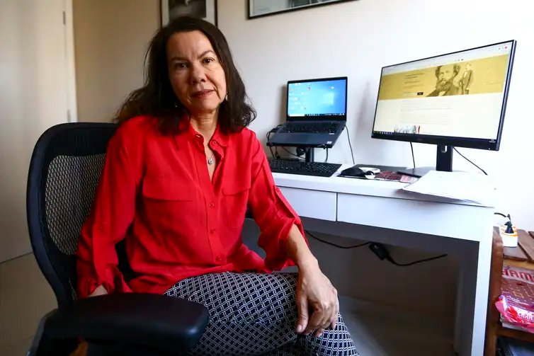 A jornalista Tina Evaristo, que montou um blog sobre Pedro de Saisset, filho bastardo do imperador Dom Pedro I -Marcelo Camargo/Agência Brasil